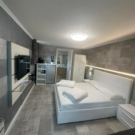 Delle Rose Aparthotel 4*